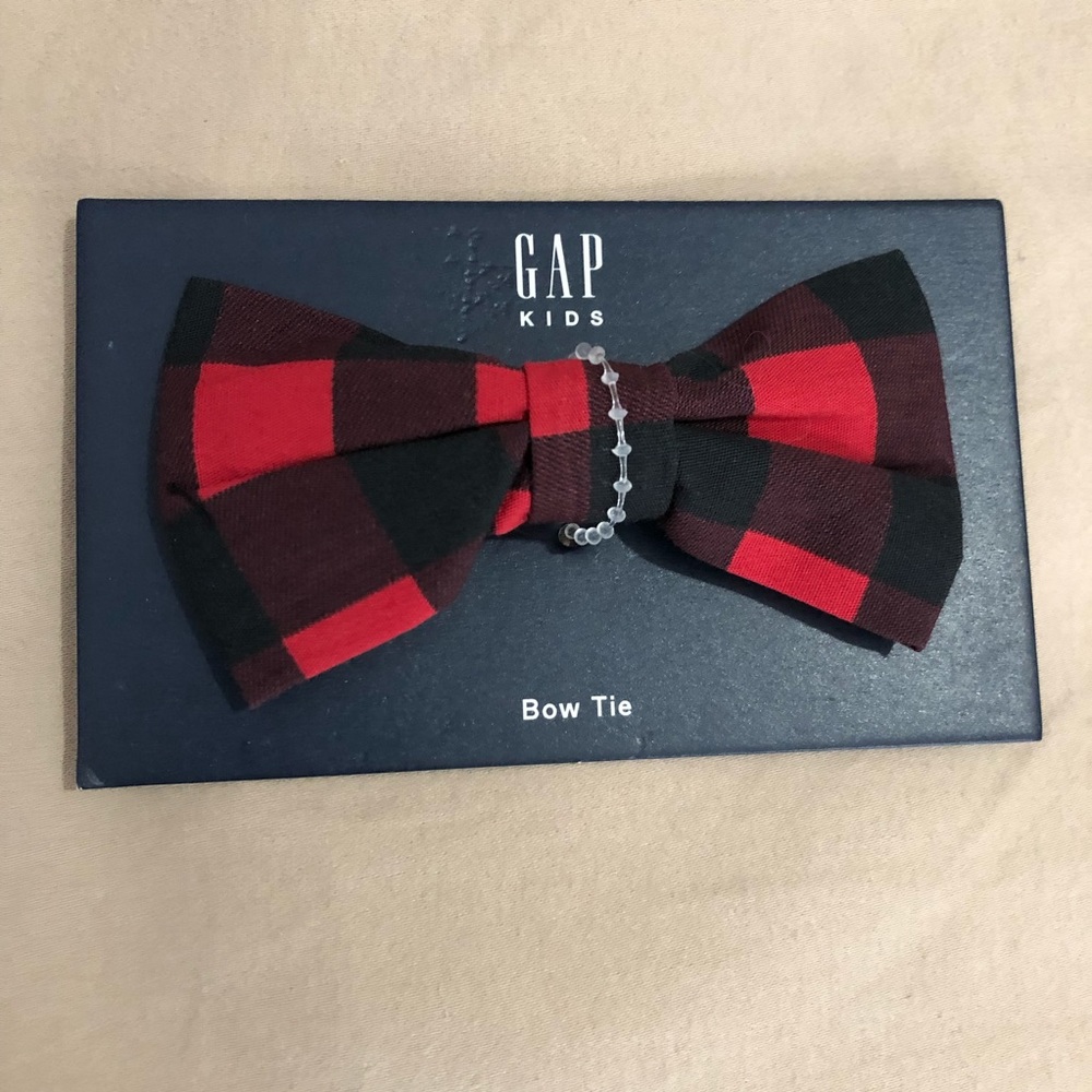 NWT Gap Boy’s Buffalo Plaid Red and Black Clip On Bow Tie